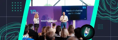 Die Speaker Nils Binder und Jessica Rossa präsentieren auf der Masterclass-Bühne von 9elements und Schalke 04 zur barrierefreien Nachhaltigkeitsseite von Schalke. Im Hintergrund zeigt ein Bildschirm provokant den Satz: „Barrierefreiheit ist nur für Blinde!“ – als Einstieg in das Thema Inklusion.